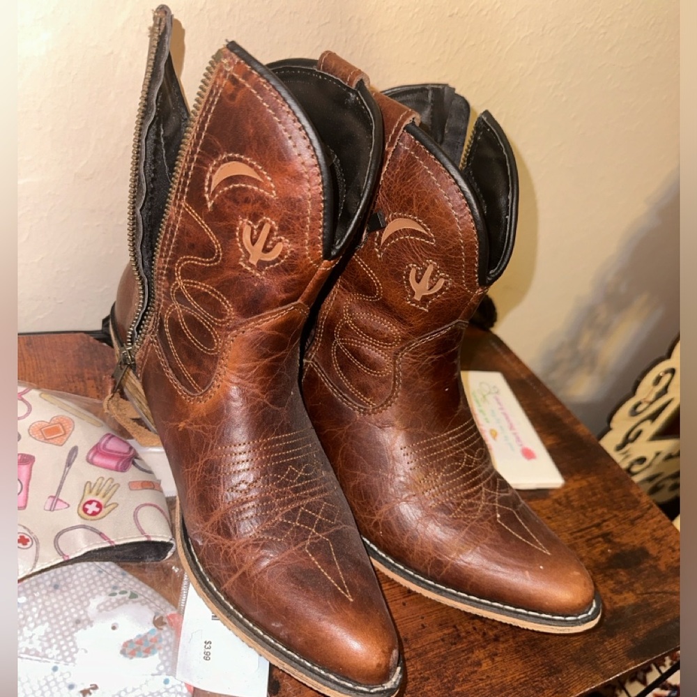 Sz 6 dingo boots